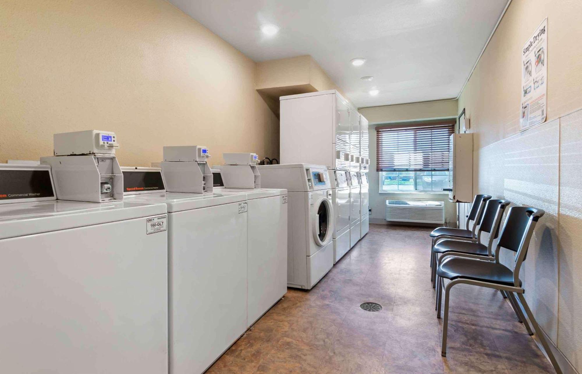 Extended Stay America Select Suites - Kansas City - South - I-49 Buitenkant foto